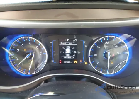 2018 Chrysler Pacifica Touring Plus z USA, uszkodzony, nr VIN 2C4RC1FGXJR260597